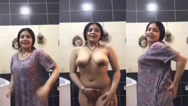 Sexy mother shows her pussy on video 2026